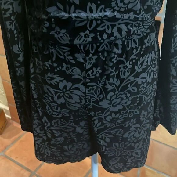 SAYLOR Black Floral VelvetMesh Burnout Long Sleeved Romper, M! - Picture 8 of 10